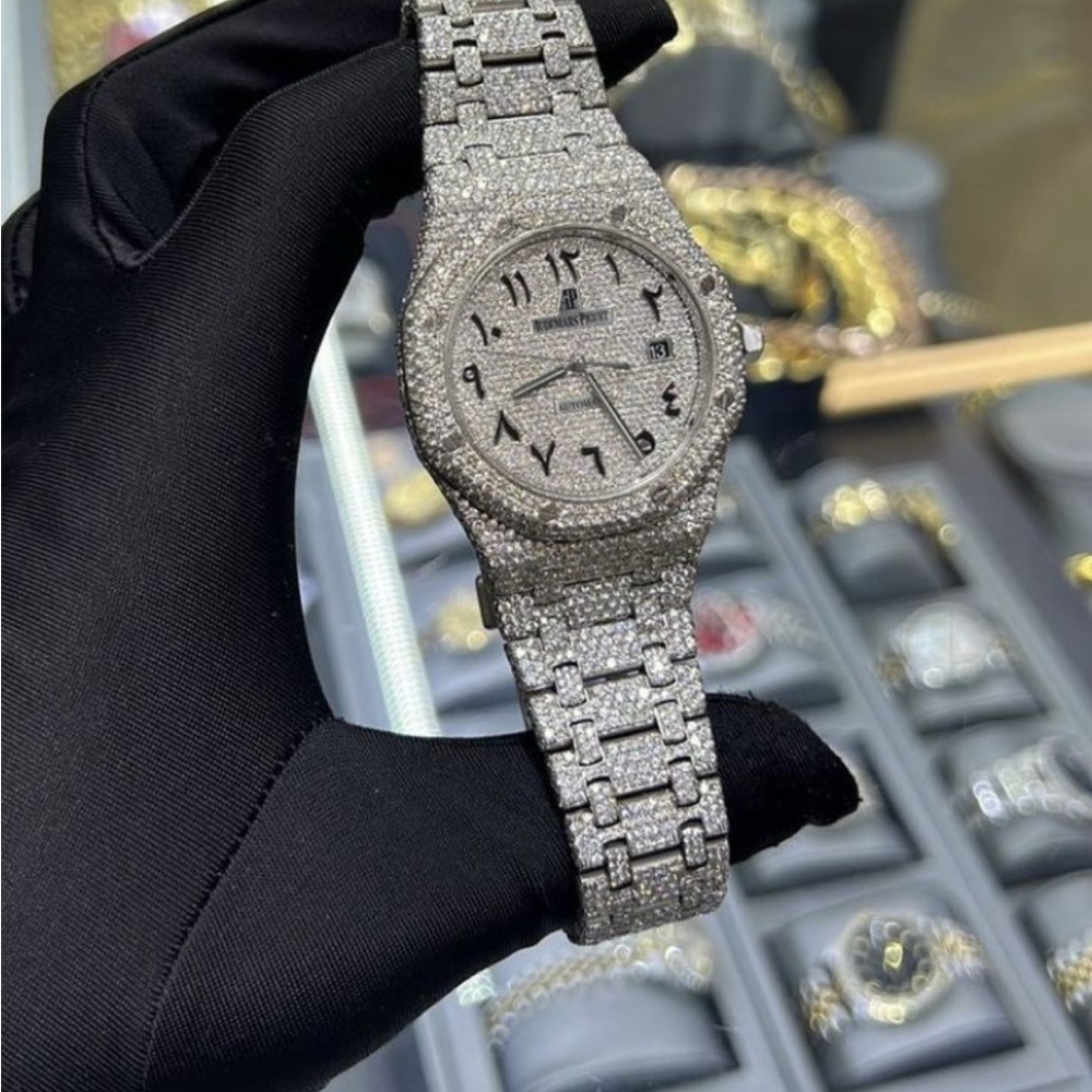 VVS luxury watch